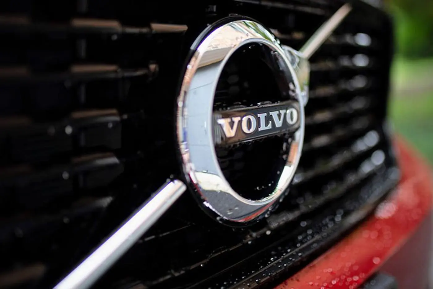 Во всем виновата гайка: в России отзывают автомобили Volvo