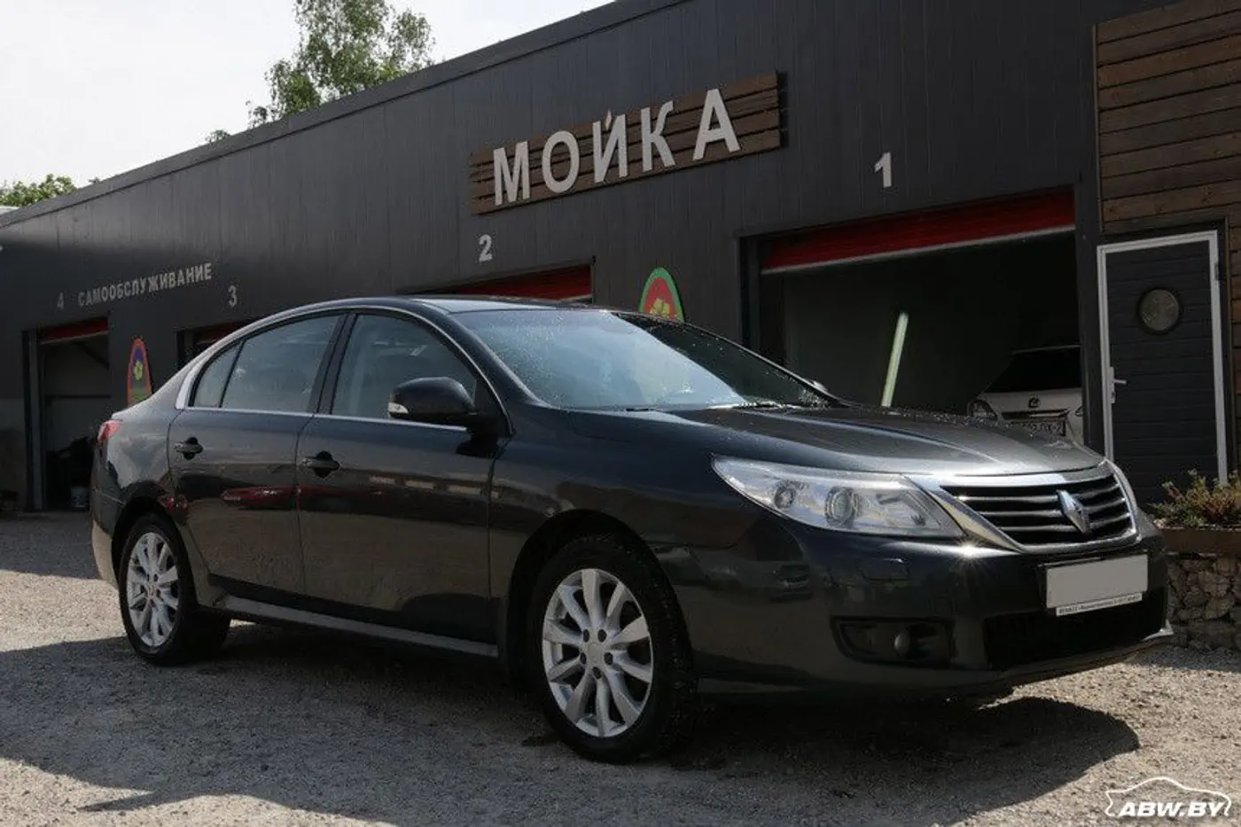 "Как только про вариатор вспомню, сразу стучу по дереву". Мнение владельца Renault Latitude
