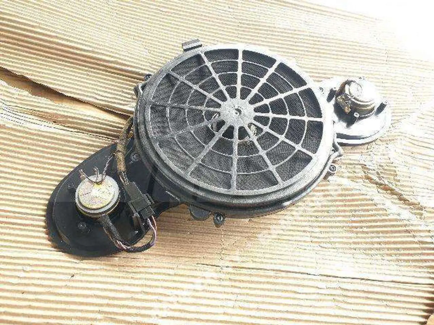 Сабвуфер к Mercedes-Benz S-klasse 2005