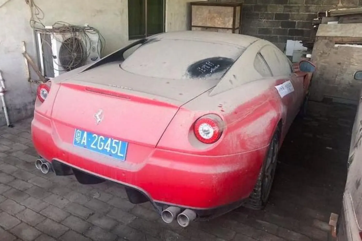 Брошенный после ДТП Ferrari 599 продают по цене "жигулей"