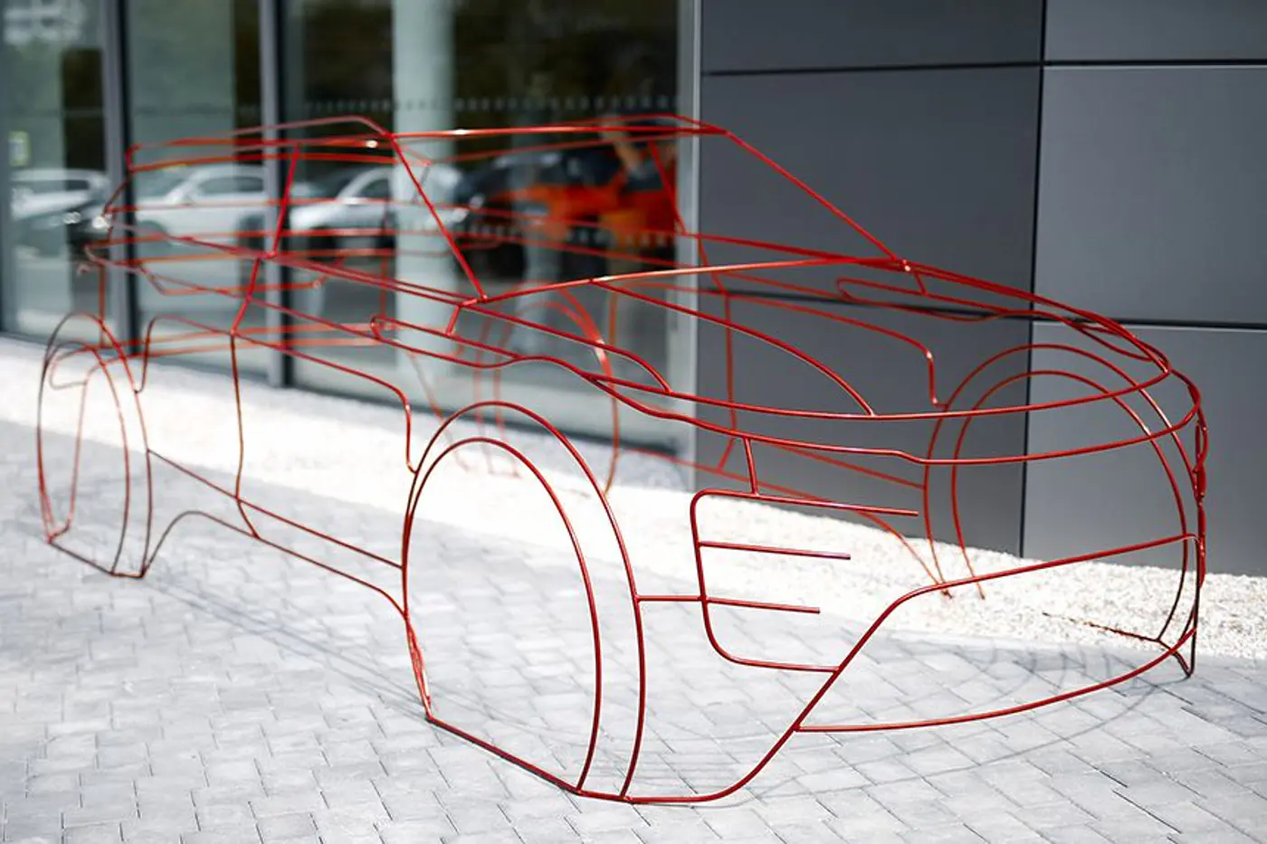 За стеклом. Белорусский дилер Jaguar и Land Rover переехал в новое здание