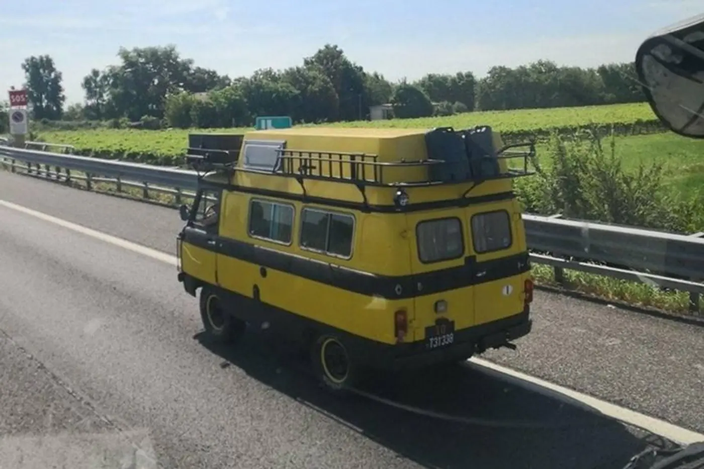 Фотофакт. На дорогах замечен необычный автодом на базе УАЗа-"буханки"