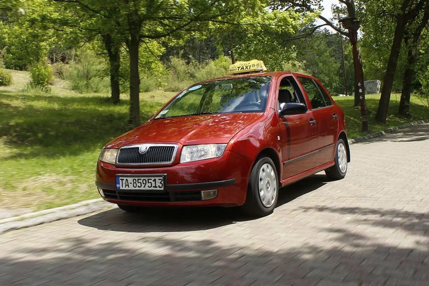 Таксиста наградили за бережное отношение к машине - его Skoda Fabia проехала миллион километров