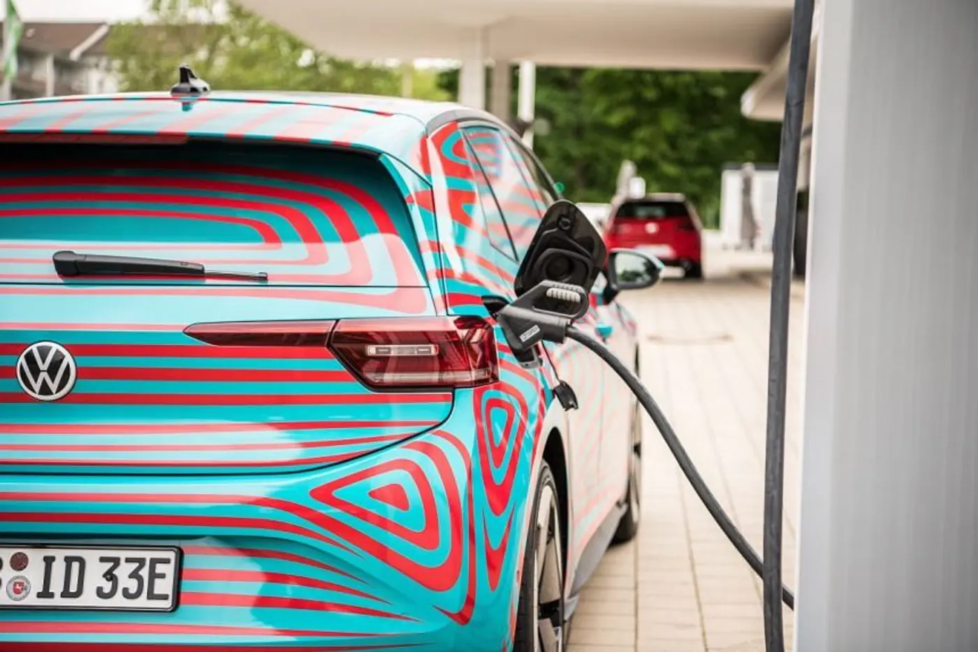 Запас хода - до 550 км. Volkswagen начнет производство компактного электромобиля ID.3 до конца 2019 года