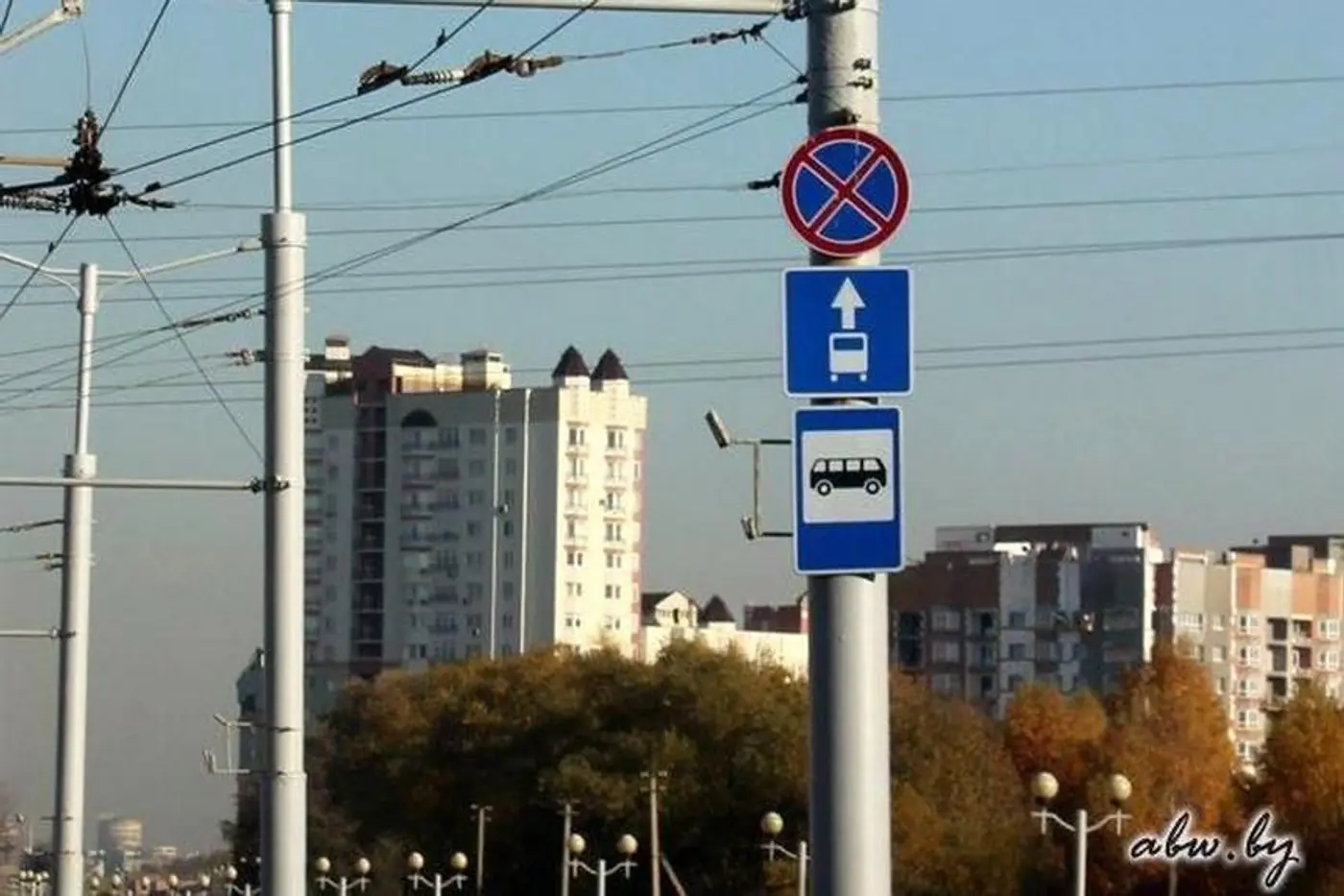 И парковаться тоже нельзя: на время праздников на некоторых улицах Минска запретят парковку