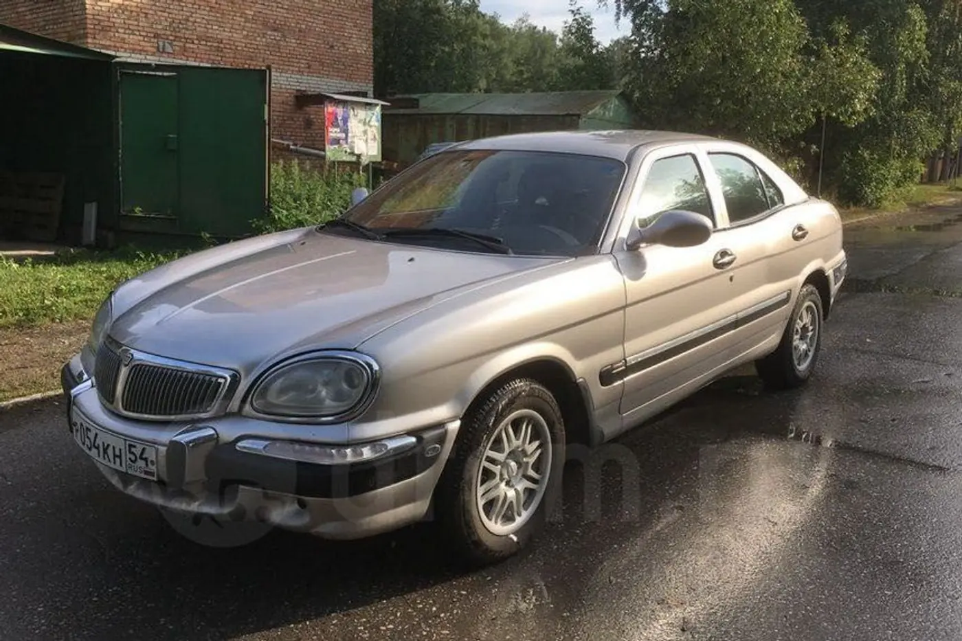 На продажу выставлена 18-летняя "Волга" ГАЗ-3111 с двигателем Toyota. Сколько просят за машину?