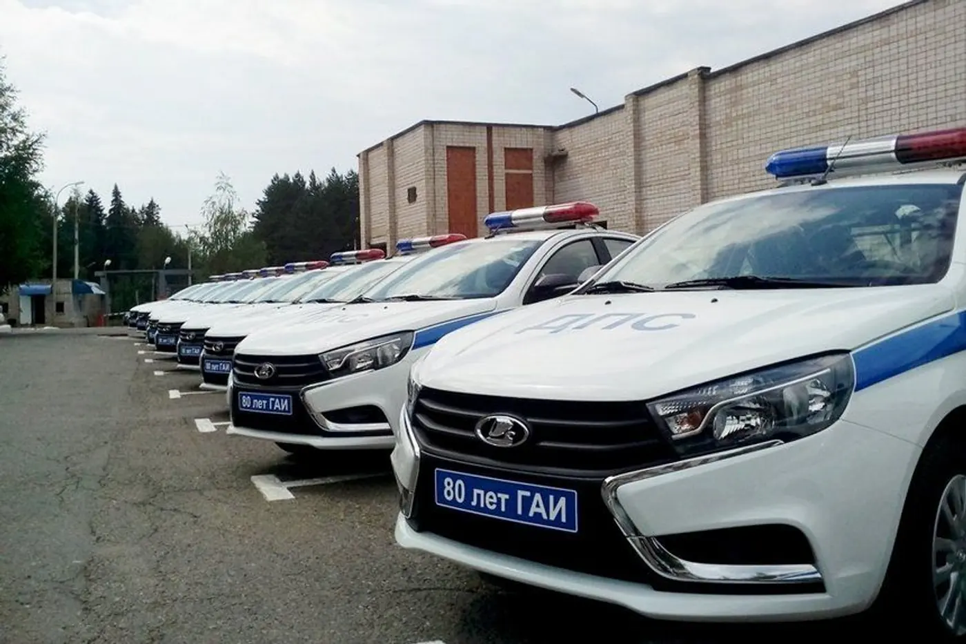 Одобрено: полицейские Lada Vesta и Granta пойдут в серию
