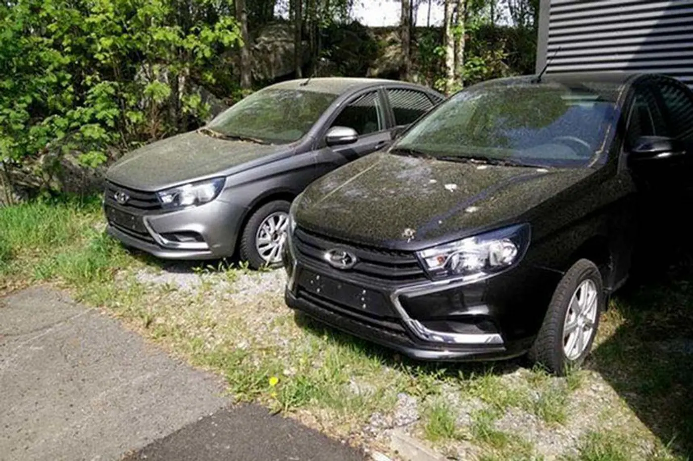 Финны купили два седана Lada Vesta для шинных тестов, а потом бросили их