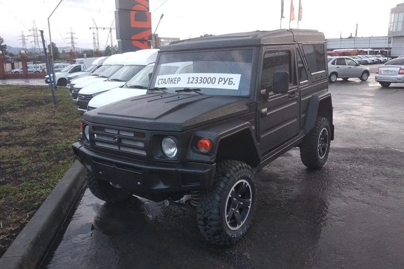 Новый российский внедорожник на базе "Нивы" оценили почти в 20.000 долларов