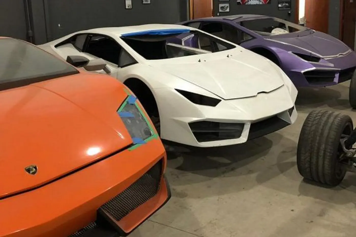 Дело семейное: отец и сын организовали производство поддельных Ferrari и Lamborghini