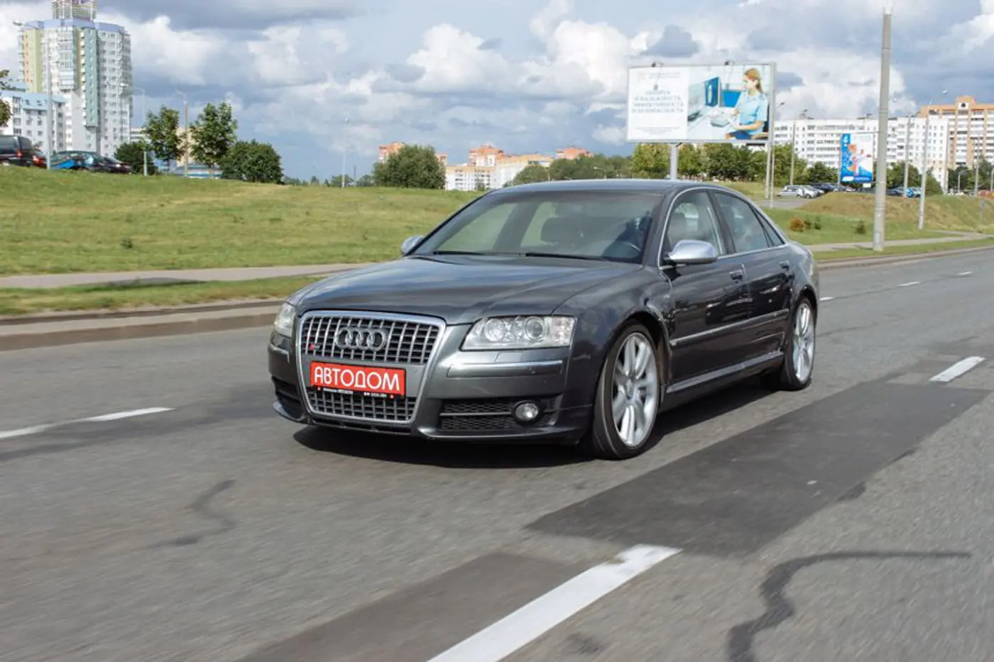 Немецкая практичность и итальянская страсть. Тест-драйв Audi S8 с мотором от Lamborghini (+ видеообзор)