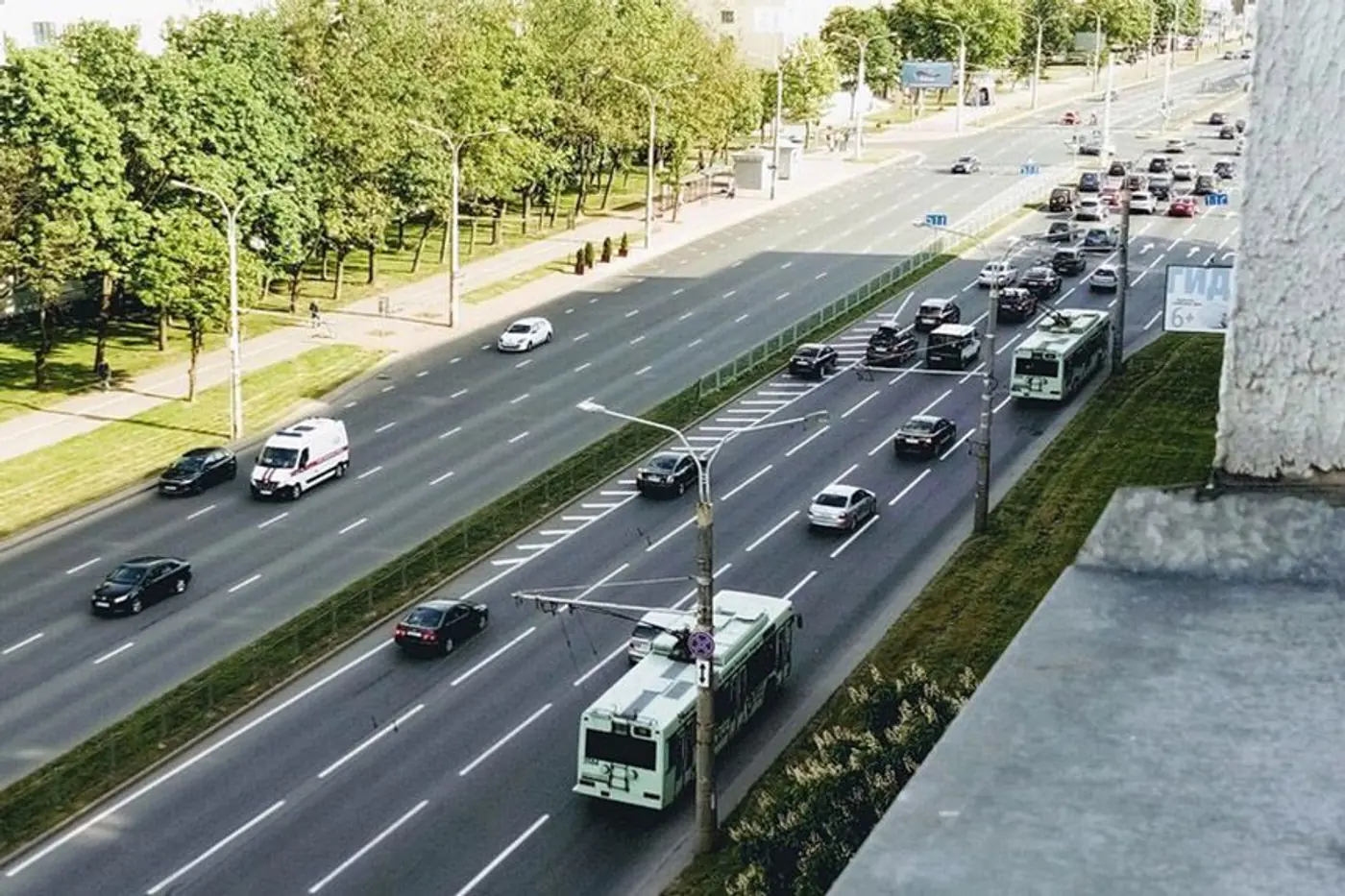 Идеально для "автоподстав"? Разбираемся, почему выезжающие на островки хуже "обочечников", и приводим пример ДТП нашего читателя