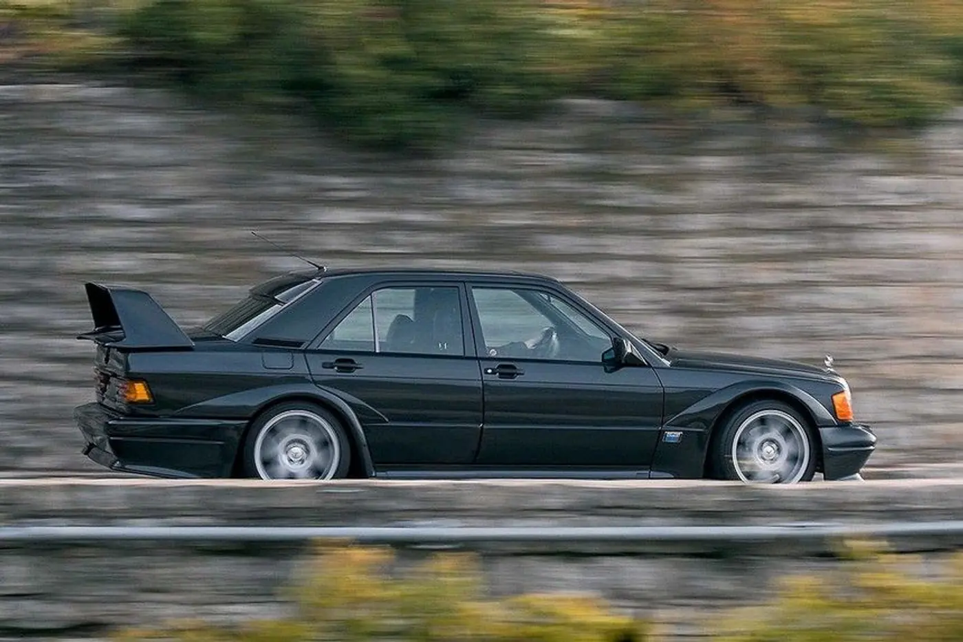 Как выглядит Mercedes 190 E за 320 000 евро