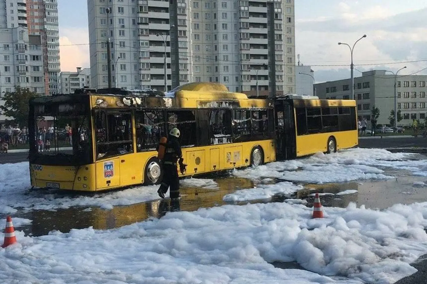 На диспетчерской станции Кунцевщина открытым пламенем горел автобус. Комментарий водителя парка