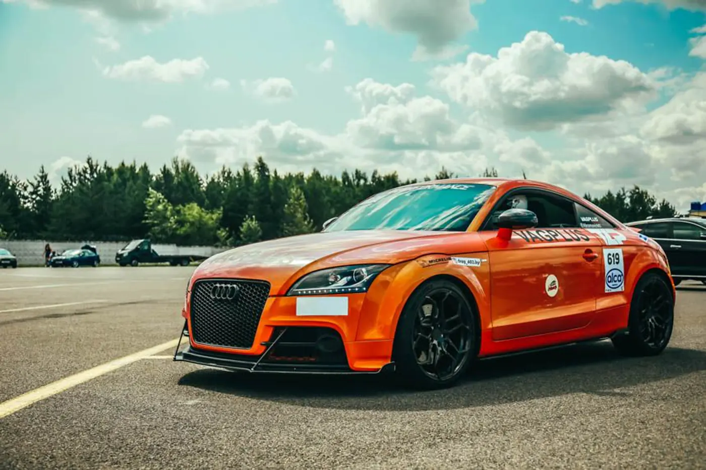 Как Audi S2 может объехать Porsche 9ff. В Липках прошли соревнования по drag racing