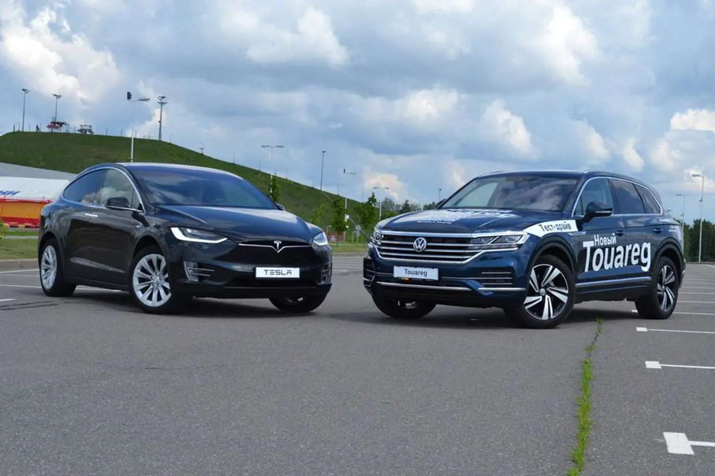"Электричка" или дизель? НЕсравнительный тест VW Touareg 3.0 TDI и Tesla Model X