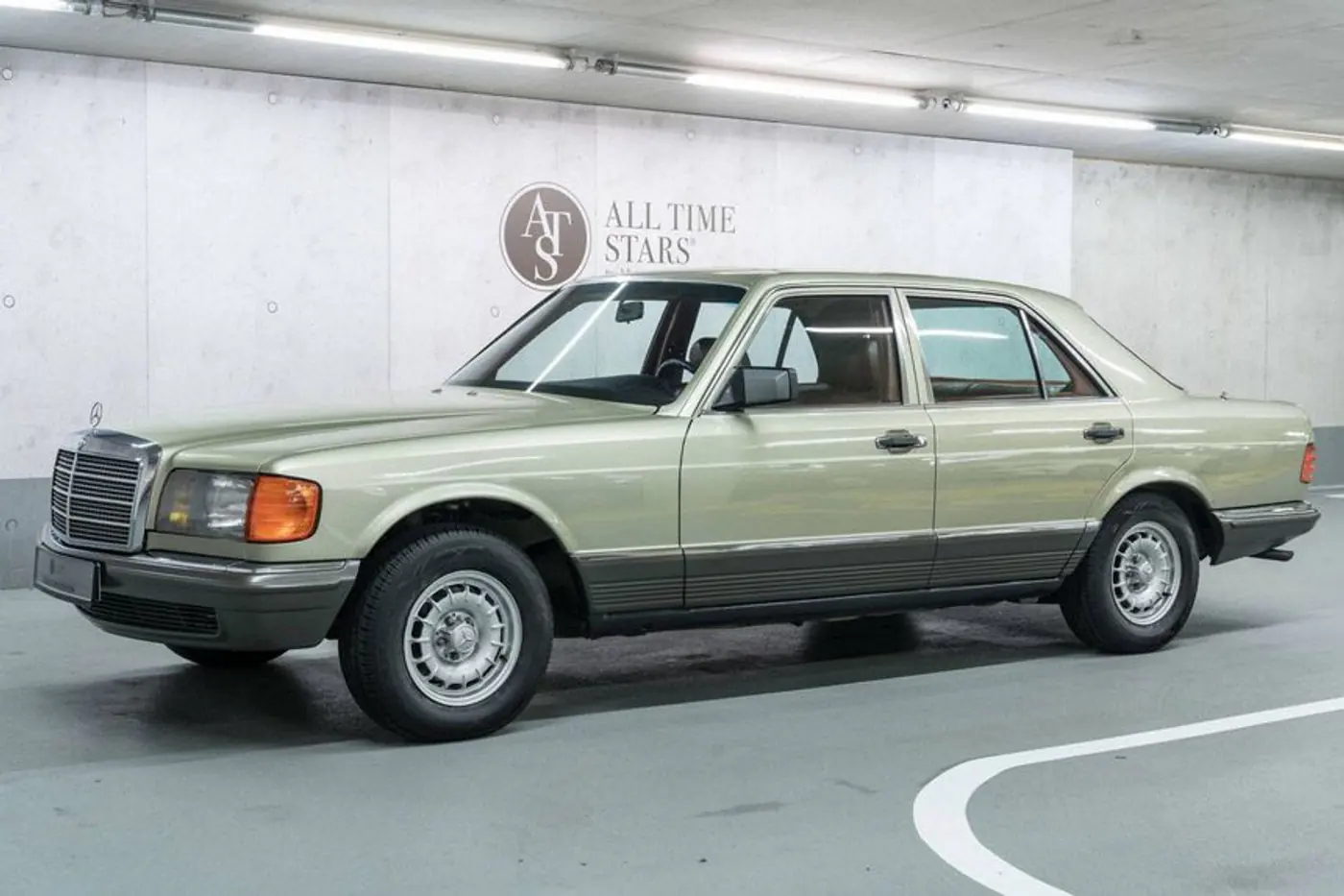 На продажу выставлен 37-летний Mercedes S-класса с заводской гарантией