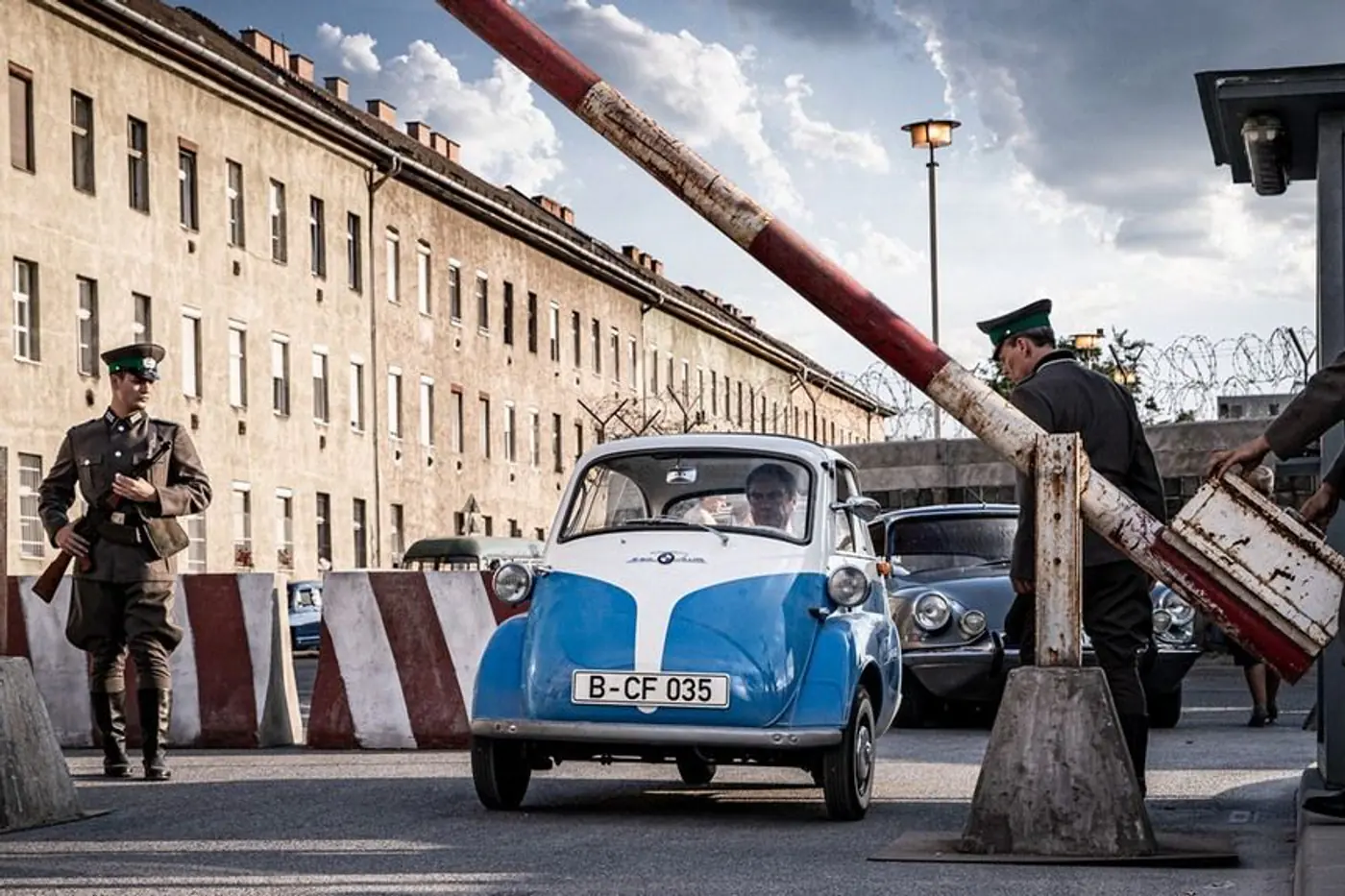 BMW сняла фильм про побег из ГДР на миниатюрной Isetta