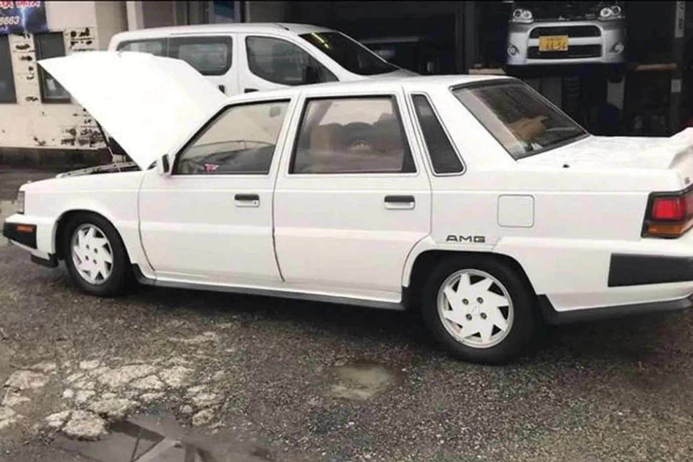 Видеофакт. Редкий седан Mitsubishi в исполнении... AMG!
