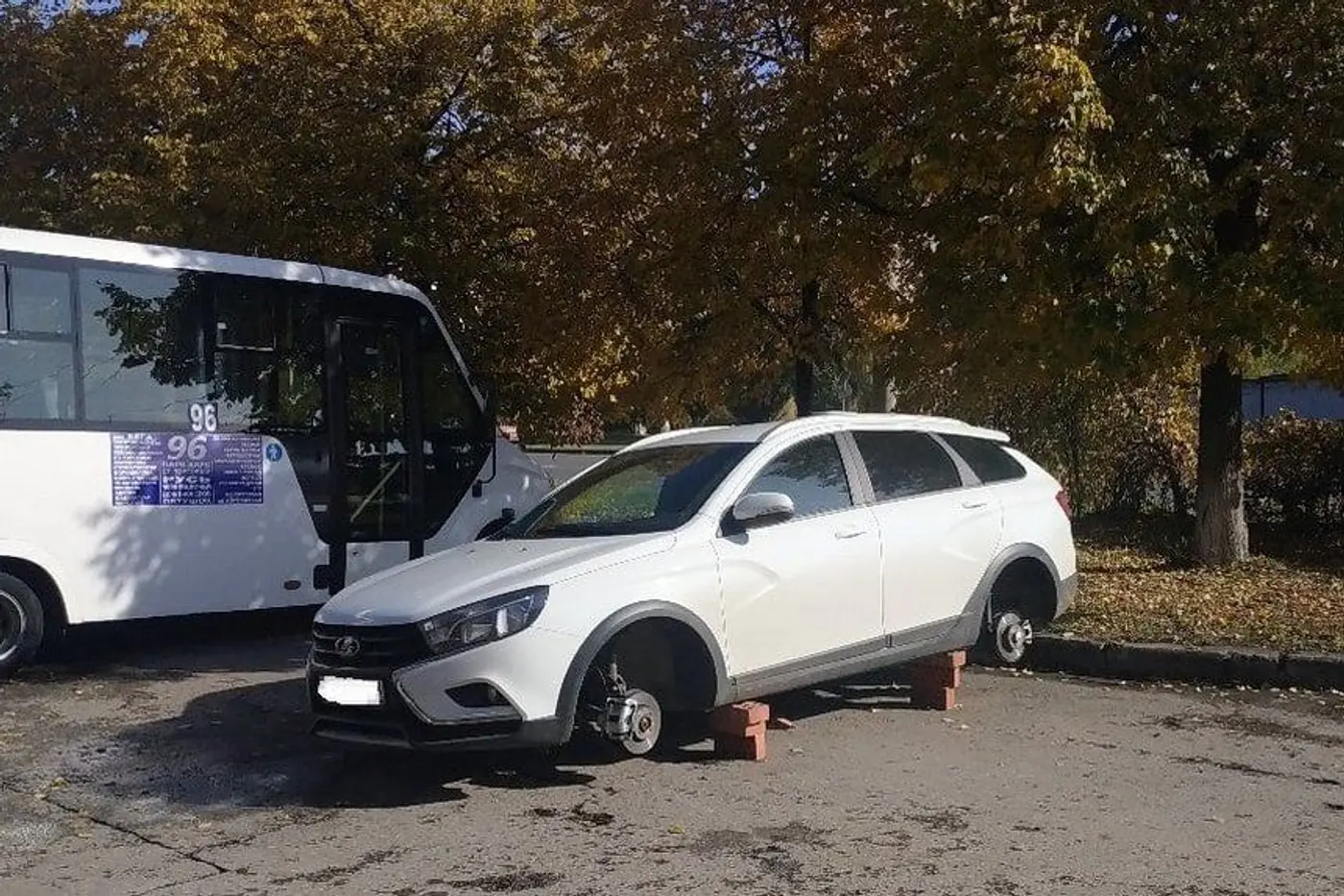 Поймана банда, которая воровала колеса с Lada Vesta SW Cross