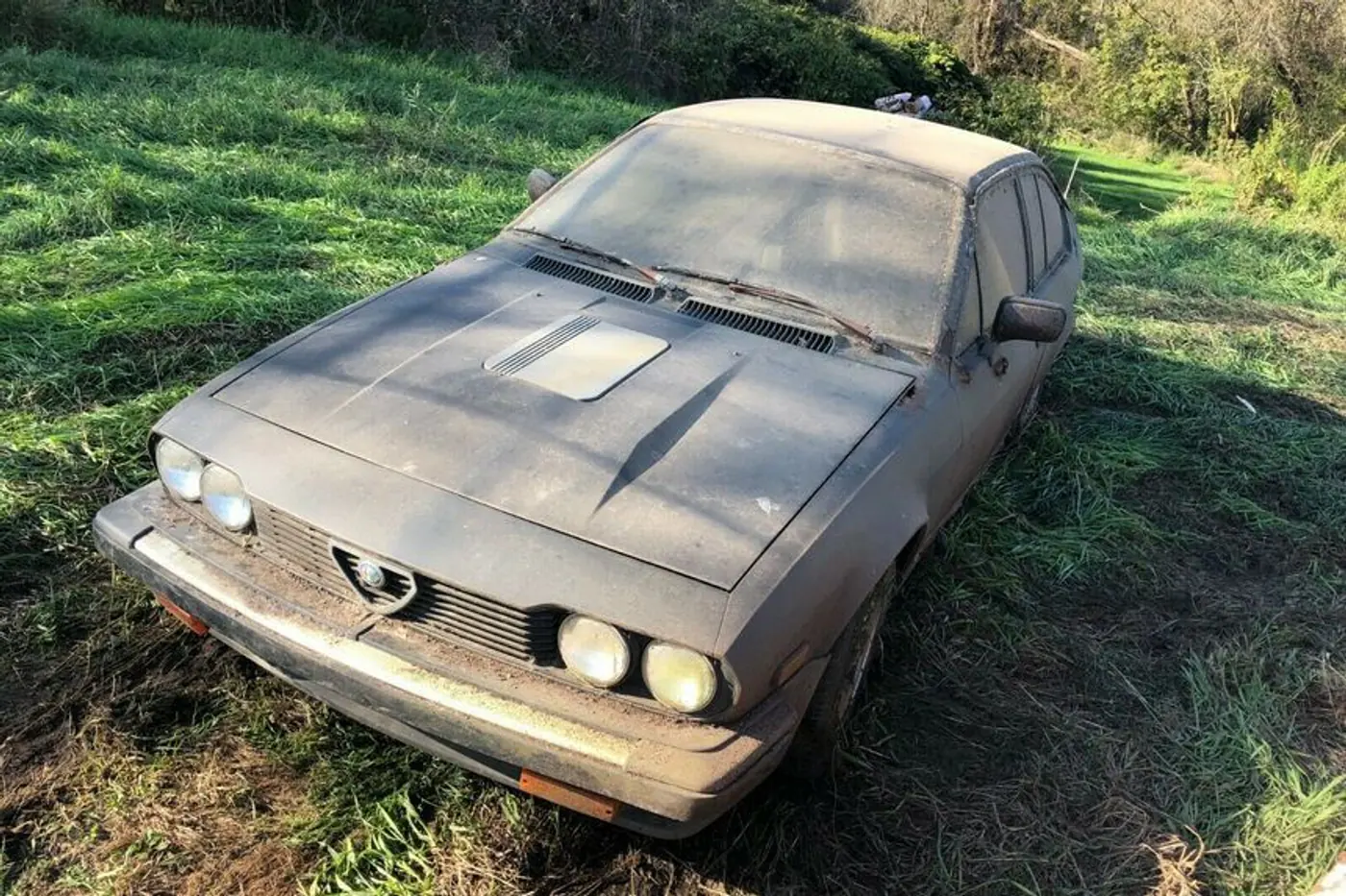 Alfa Romeo мечты? На продажу выставили найденную в сарае модель GTV с V6 под капотом