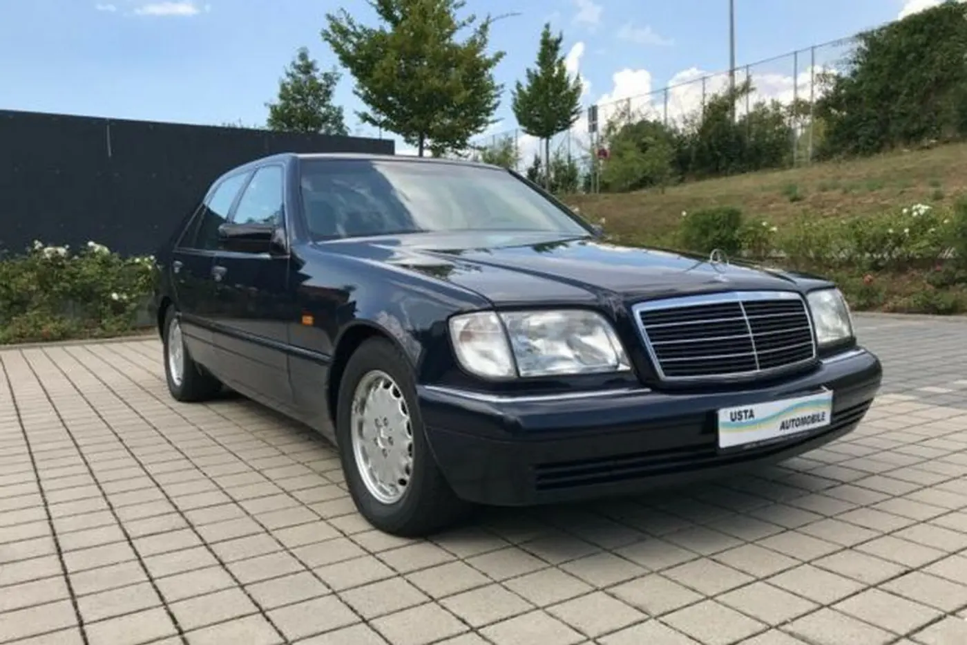 Отлично сохранившийся Mercedes S500 W140 выставили на продажу по цене нового VW Golf