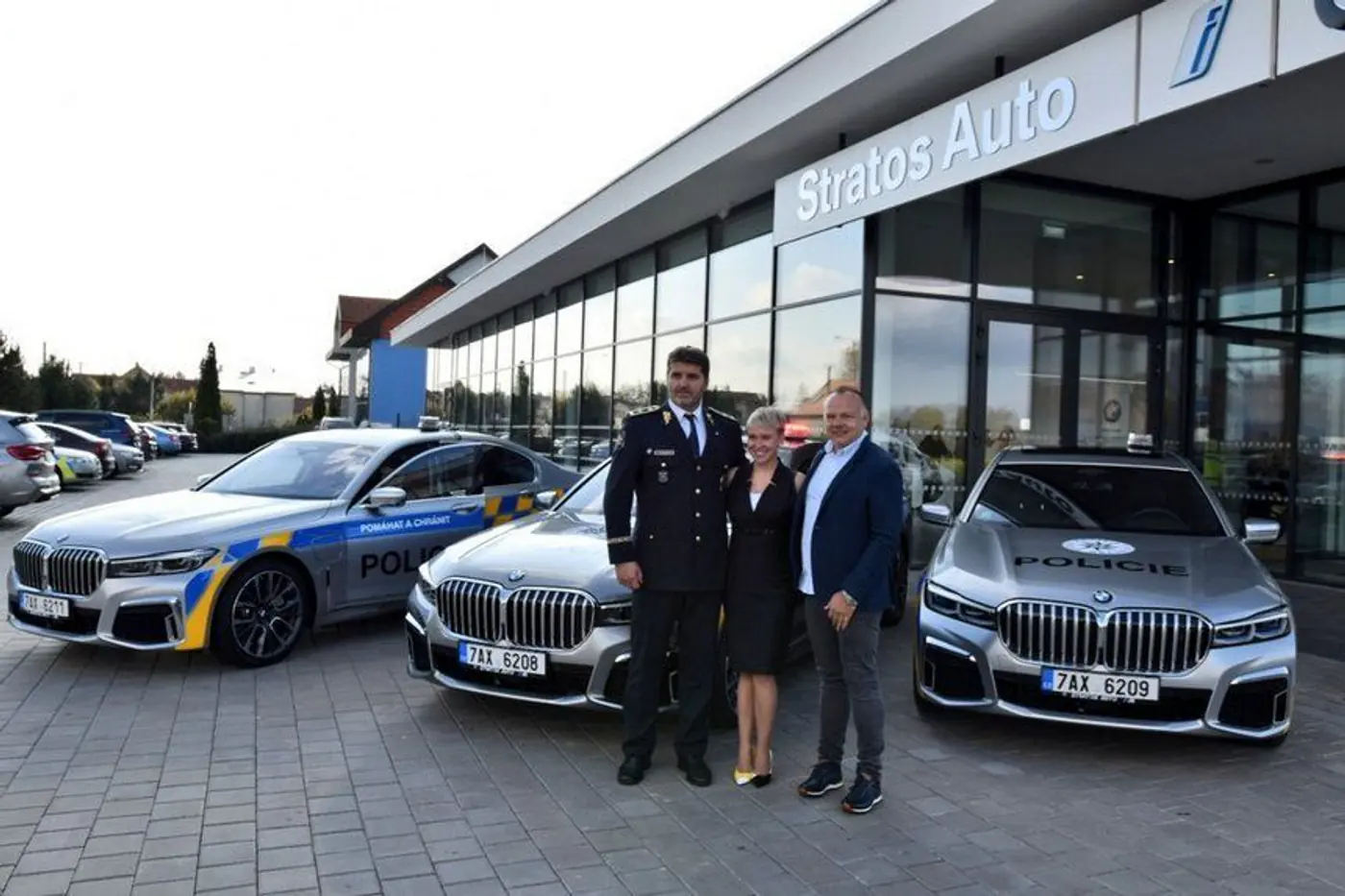 Патрульным в Чехии передали новенькие "семерки" BMW