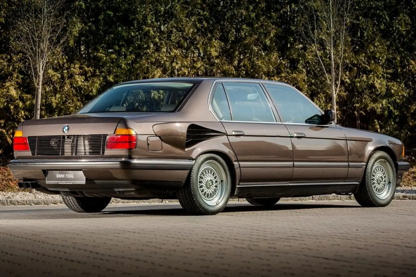 Баварская "золотая рыбка": BMW седьмой серии с мотором V16, который так и не пошел в производство