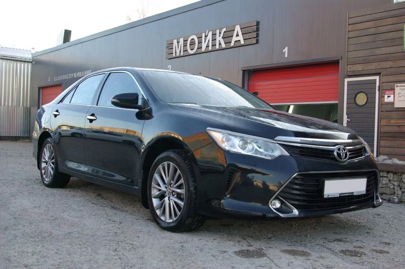 "Машину руками лучше не трогать". Мнение владельца Toyota Camry