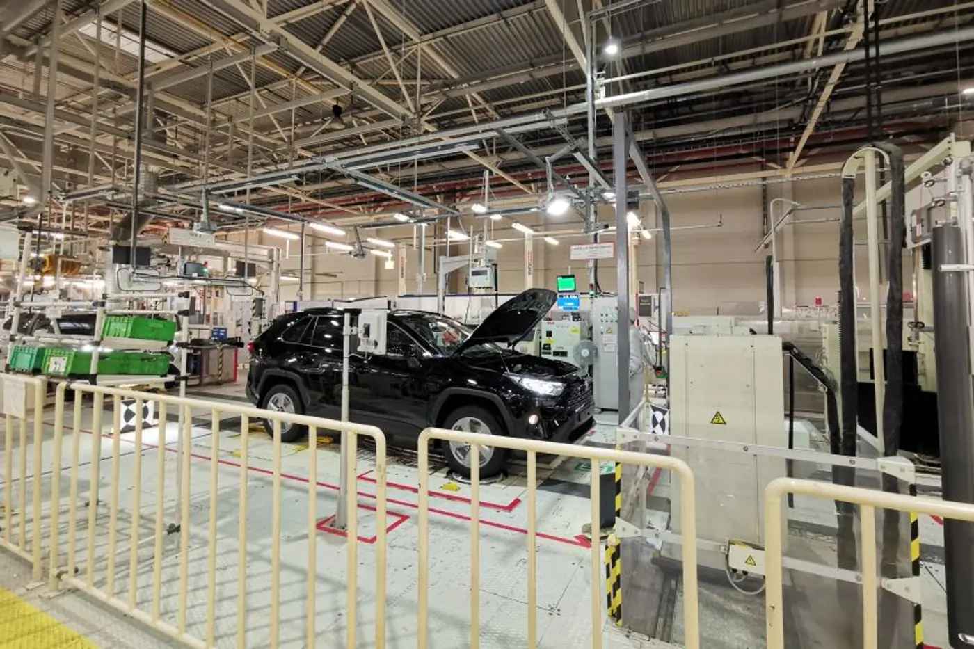 Производство новой Toyota RAV4 стартовало в Санкт-Петербурге. Мы посмотрели, как это происходило