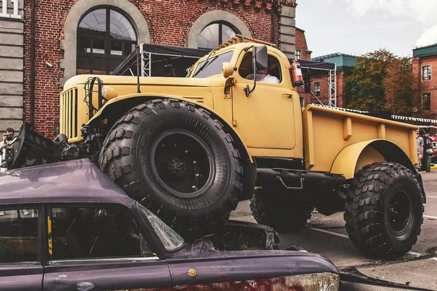 На продажу выставили необычный вездеход "Лесоруб", сделанный из ГАЗ-66 и Hummer