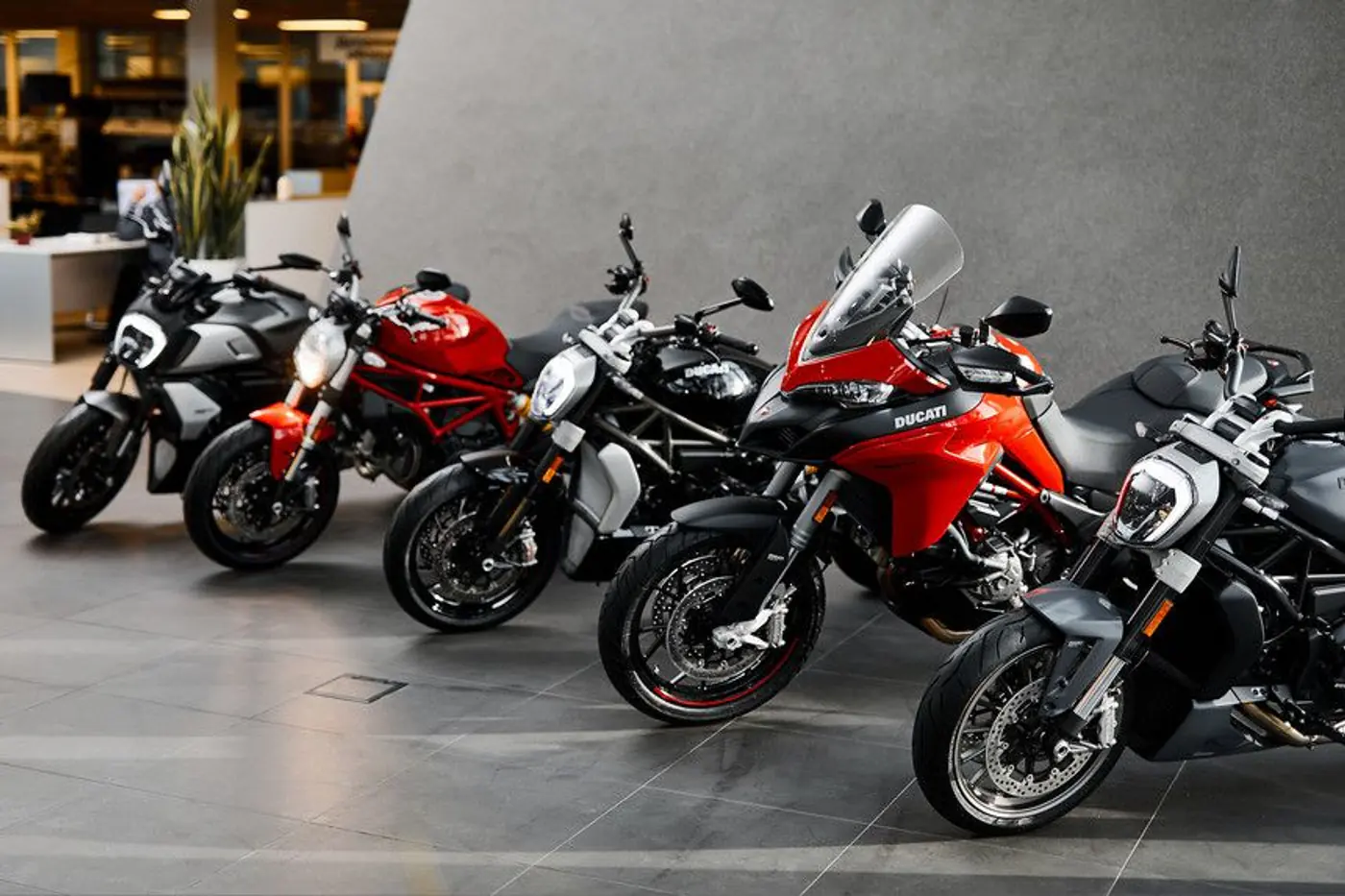 На радость Ducatista. В Беларусь пришел легендарный итальянский мотобренд