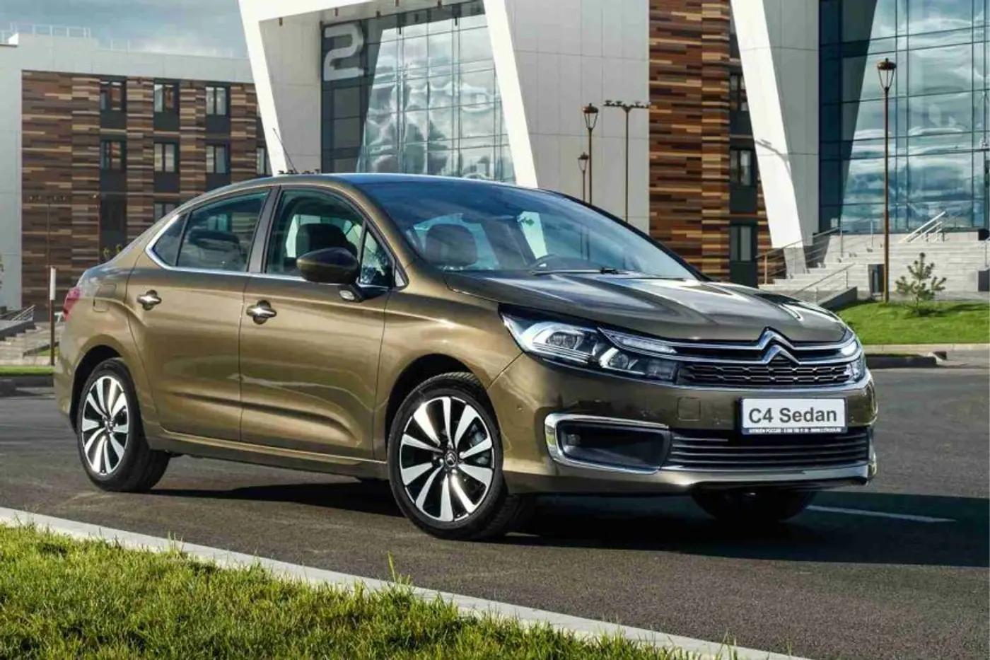 Новый дизельный Citroёn C4 - расход 4,8 л/100 км. Распродажа в честь 100-летия Citroёn!
