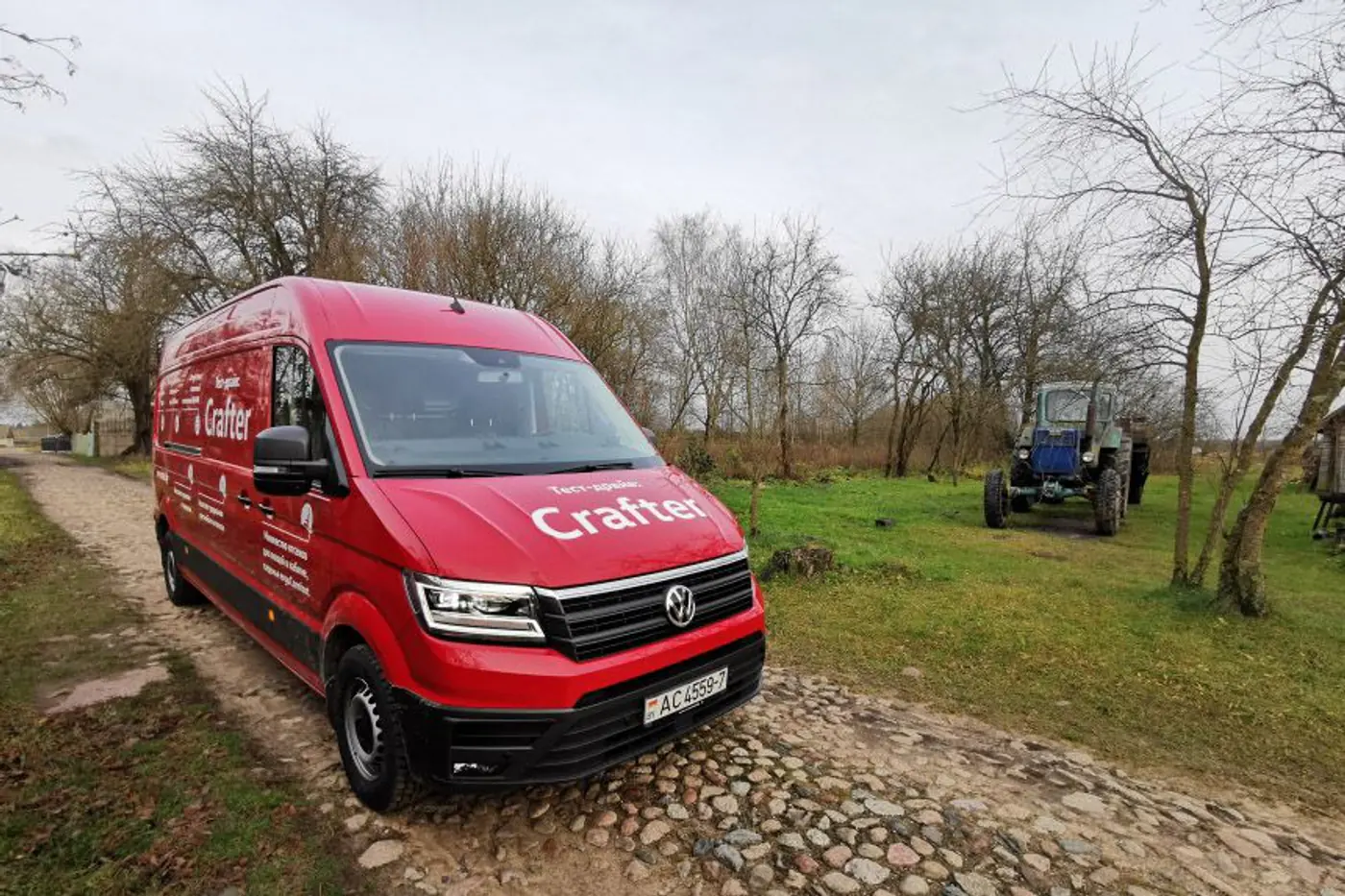 Красные фургоны ездят быстрее. Тестируем Volkswagen Crafter в полевых условиях
