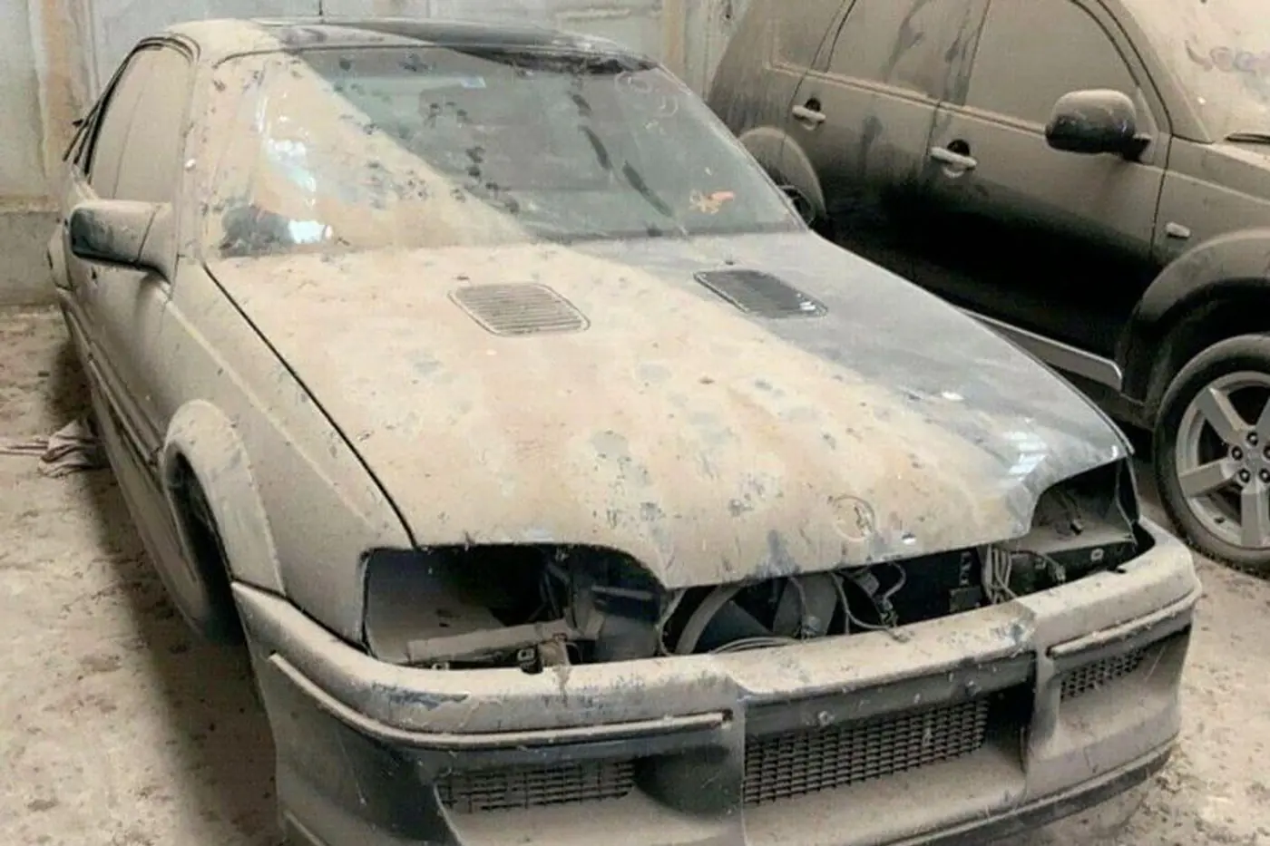 В старом гараже нашли редкий седан Opel Omega с 382-сильным мотором