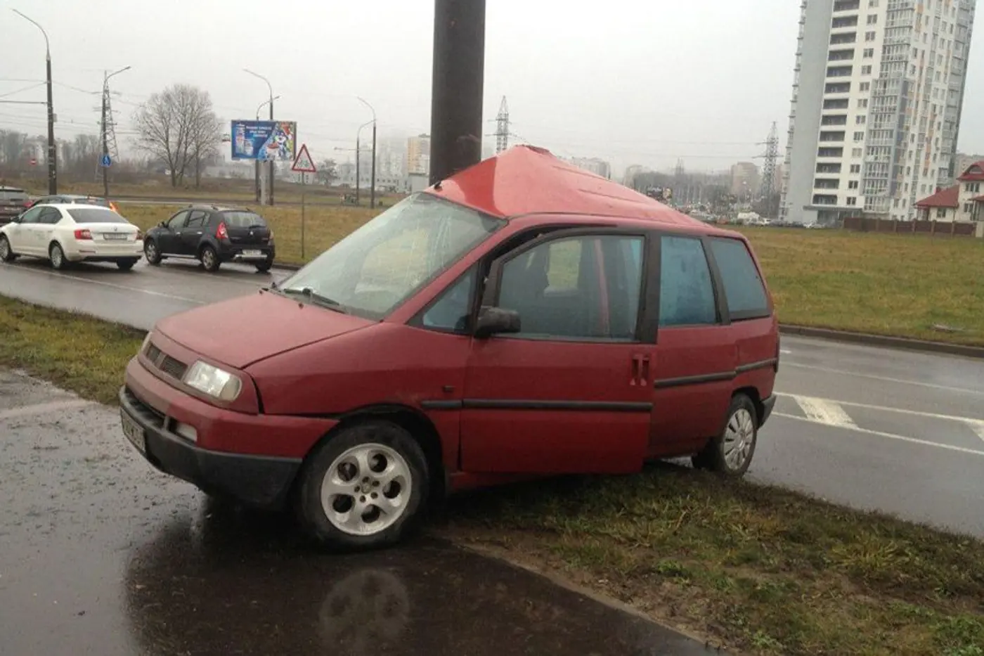 В Минске водитель Fiat не справился с управлением и врезался в столб