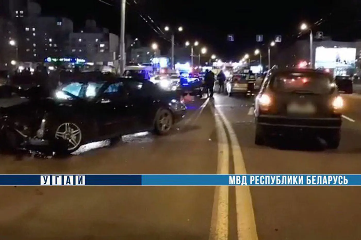 В Гомеле девушка столкнулась с автомобилем мужа и, вылетев на "встречку", повредила еще два. Видео