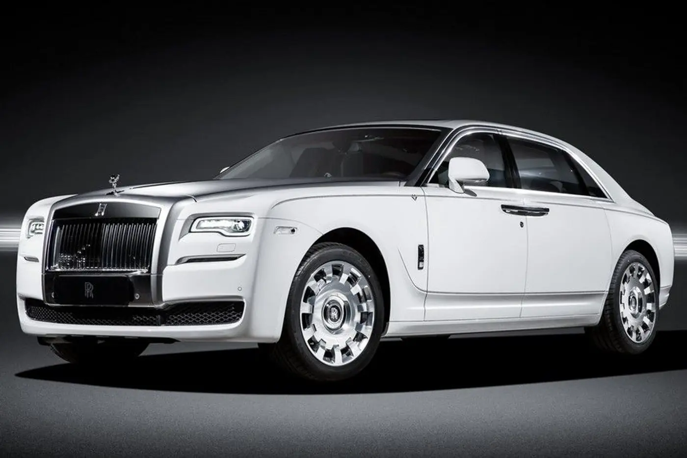 В первый день нового года у 18-летнего москвича угнали Rolls-Royce Ghost