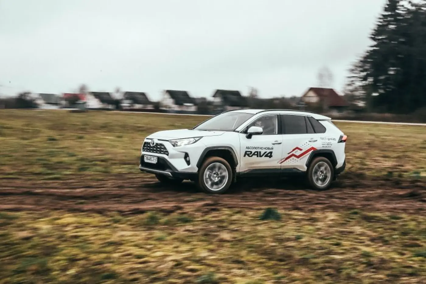 Поставим на два колеса? Тест-драйв Toyota RAV4 пятого поколения