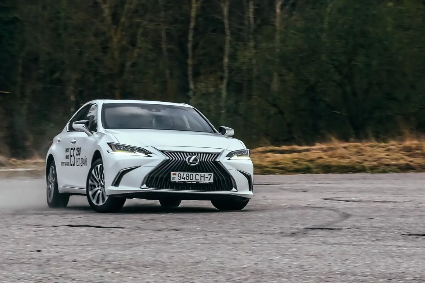 Лёха выглядит неплохо. Тест-драйв Lexus ES250