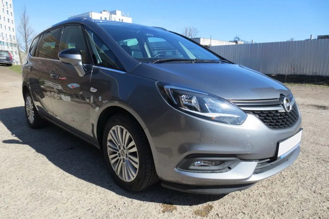 "Пробег проверял всеми возможными способами". Мнение владельца Opel Zafira