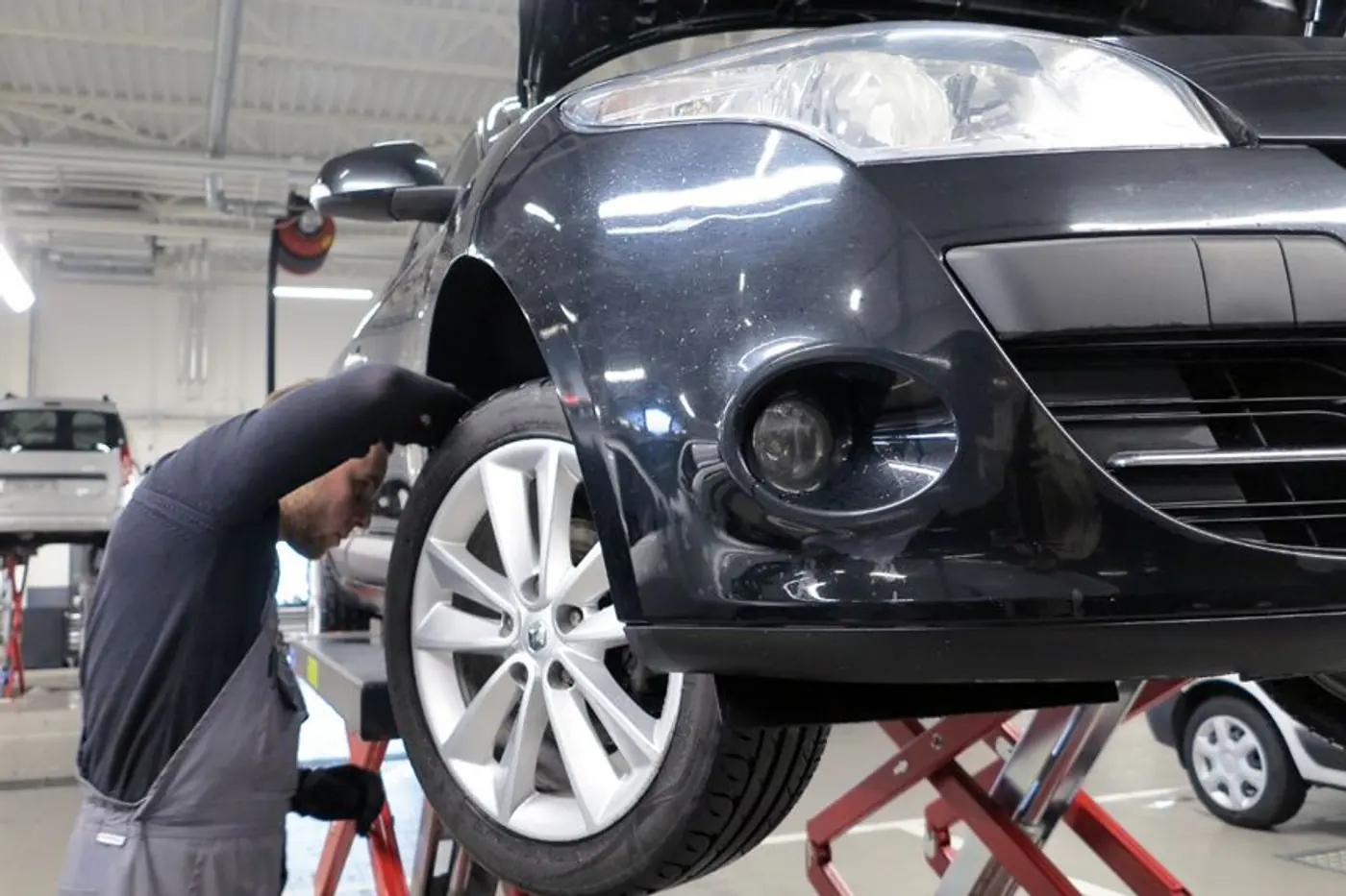 Эксперимент. Обслуживаем 9-летний Renault Megane у дилера: смотрите, что сделали "официалы"