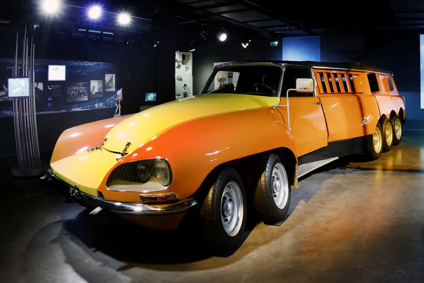 Французская многоножка. Зачем Citroёn создал 11-колесный автомобиль?