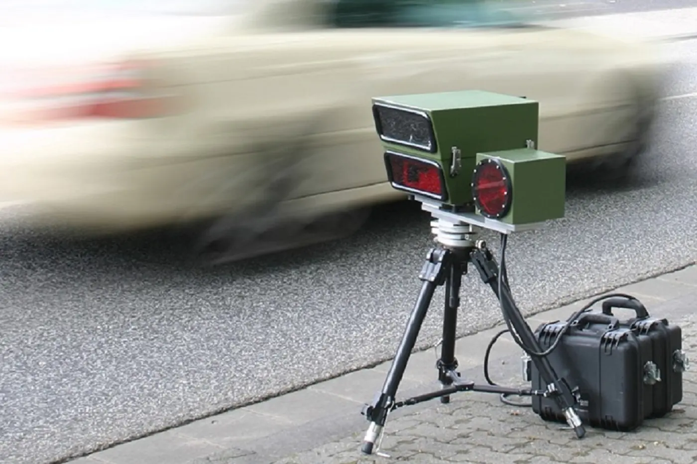 "Абсолютно уверен, что не превышал". Датчики GPS против камеры фотофиксации - кто кого?