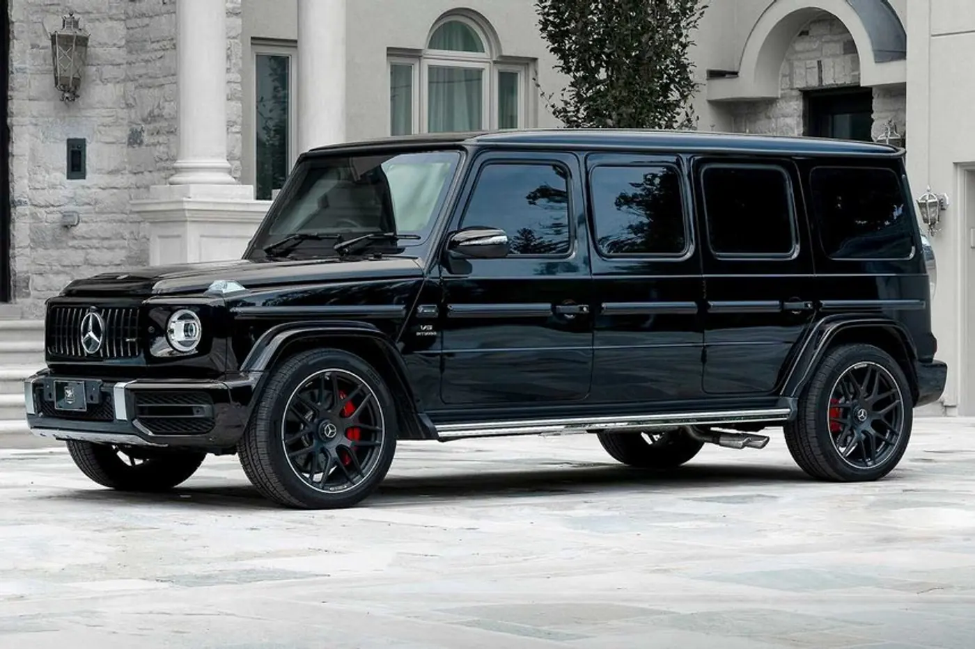 Представлен бронированный лимузин на базе Mercedes-AMG G63
