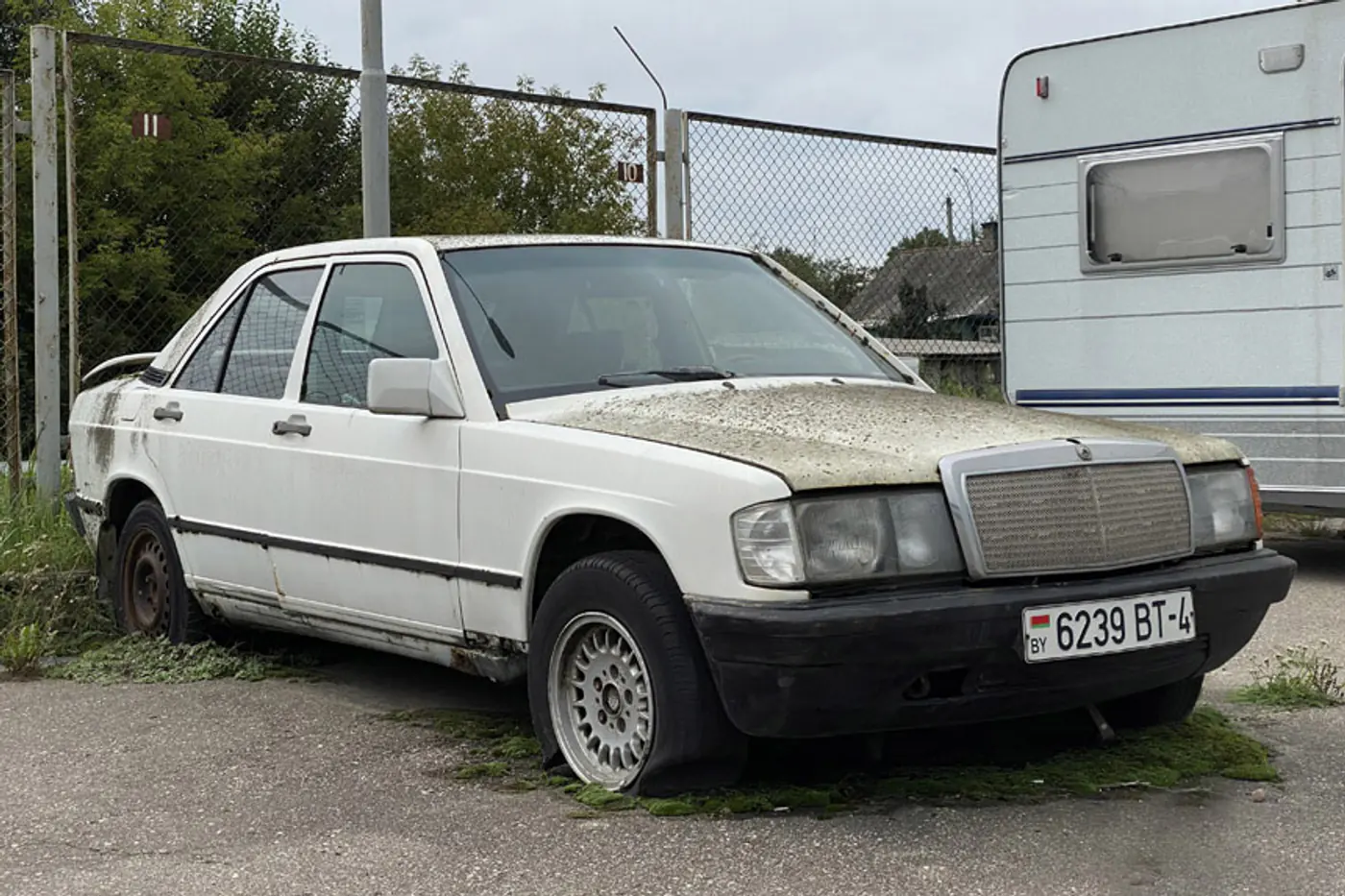 ​Даже на платных стоянках! Как брошенные автомобили побеждают закон