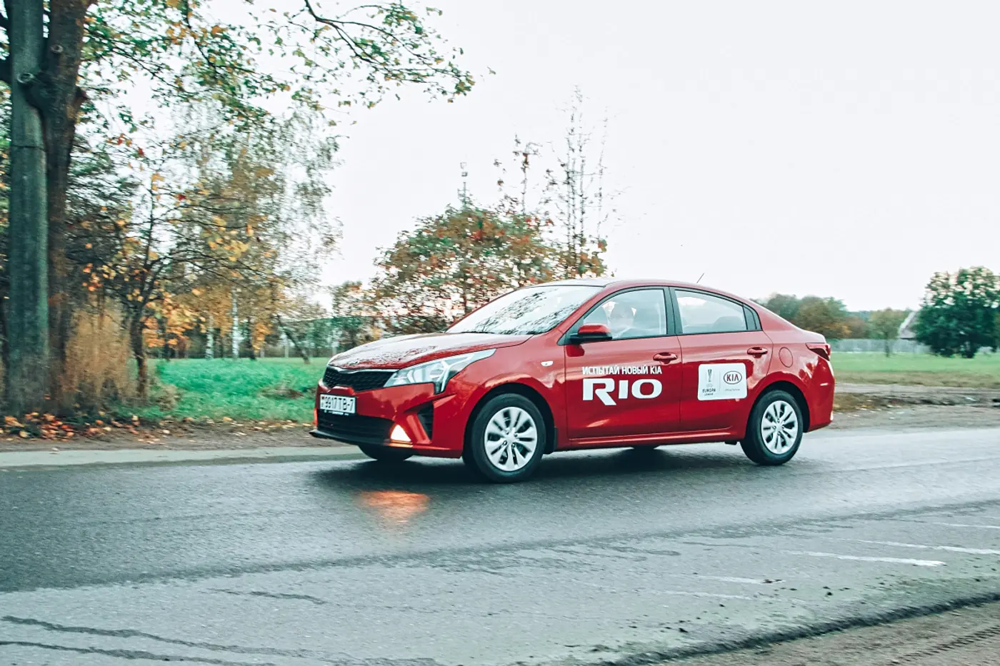 Клыки, треугольники и бумеранги. Тест-драйв обновленного KIA Rio