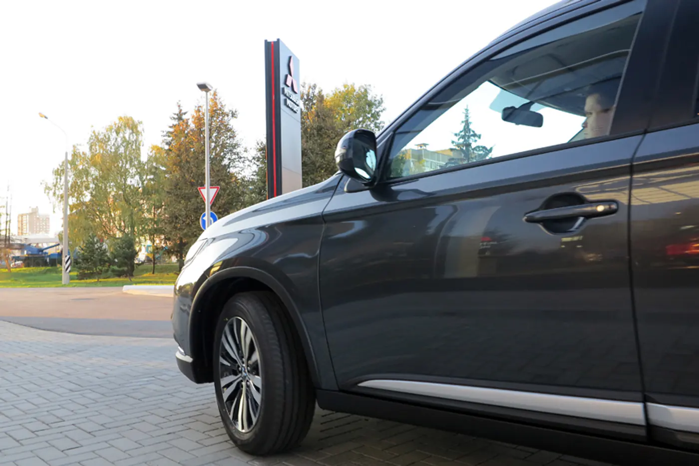 В соседнем шоу-руме сэкономленных денег хватит на 50% аванса за новое авто