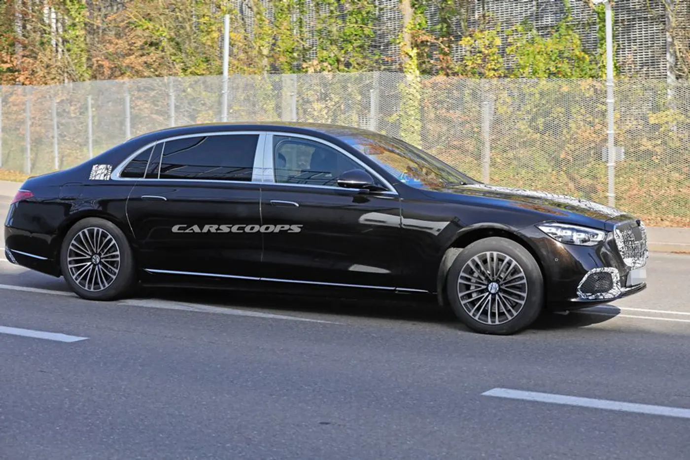 Фотофакт. Mercedes тестирует самую роскошную версию нового S-класса