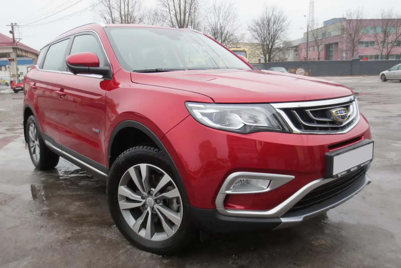 "Для поездок на природу переднего привода хватает". Мнение владельца Geely Atlas
